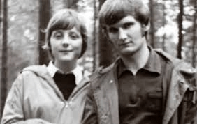 Ngon den truoc bao 04