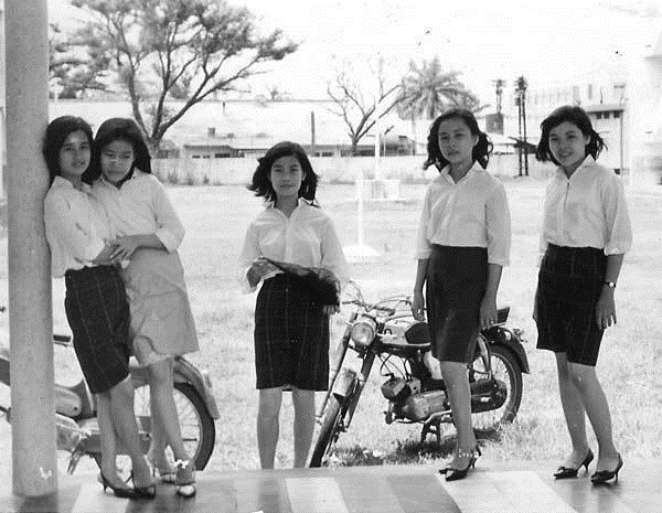 thieu nu saigon xua 02.jpg