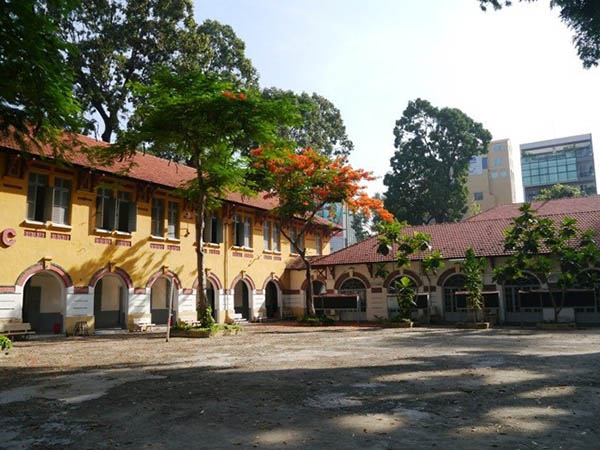 truong nu trung hoc 15